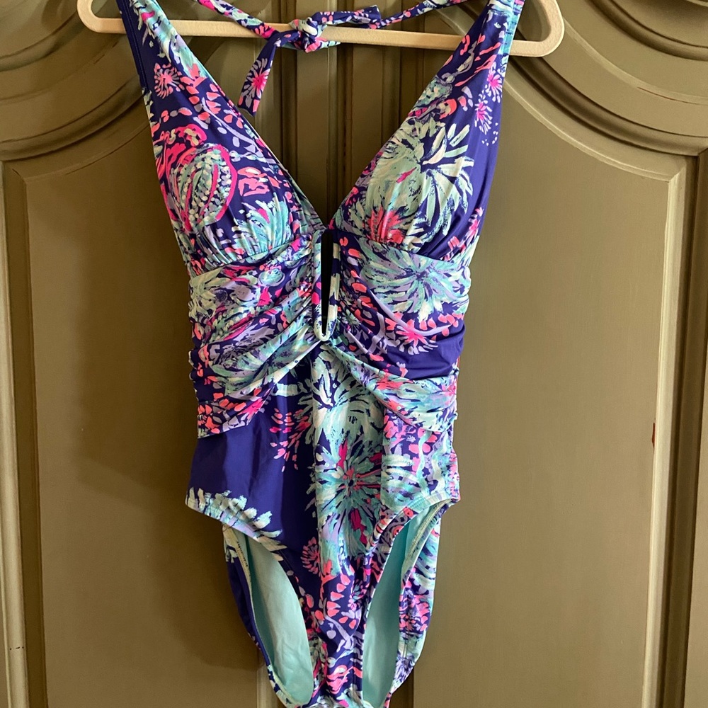 Lilly Pulitzer Halter swimsuit, size 10, never worn excellent condition